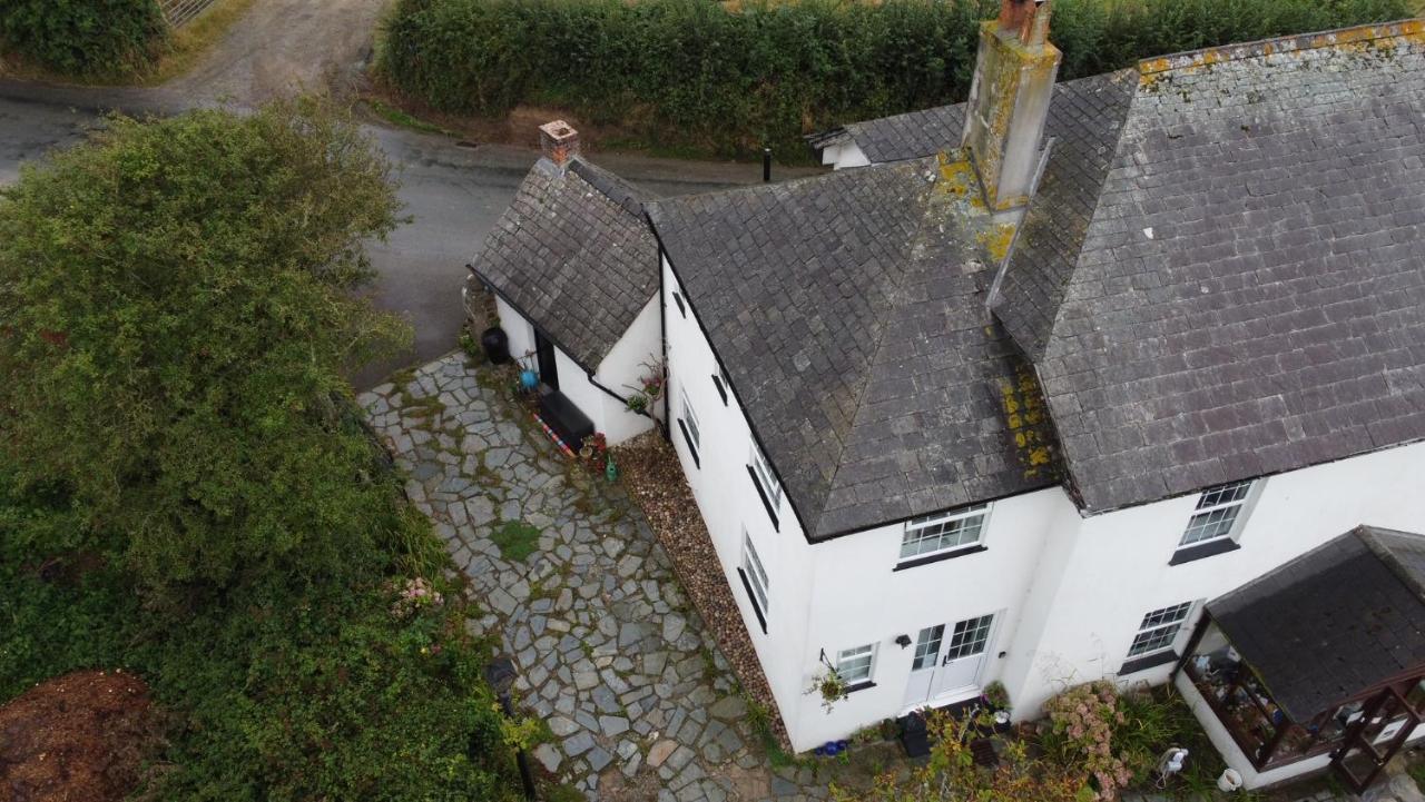 Boots Cottage Bude Bagian luar foto